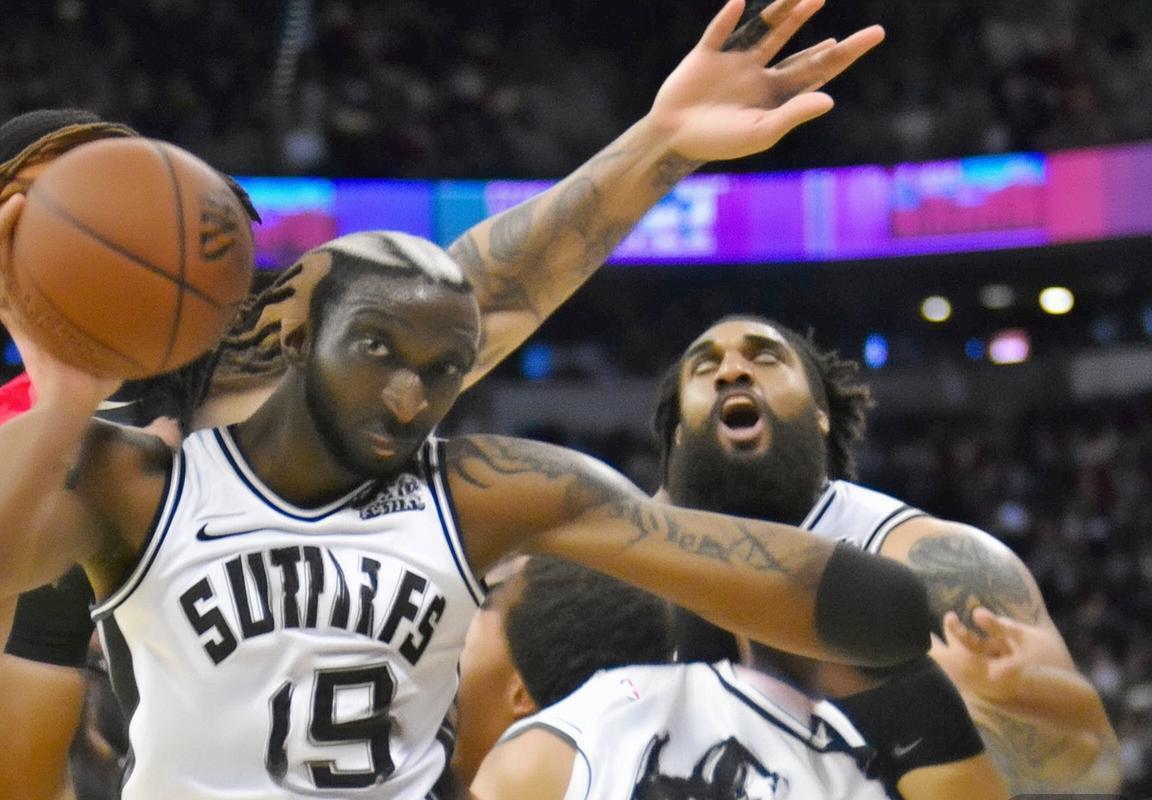 圣安东尼奥马刺末节崩盘，爱德华兹领衔森林狼三分雨击溃文班亚马